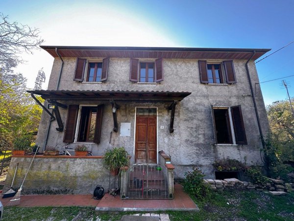 casa indipendente in vendita a Seravezza in zona Pozzi