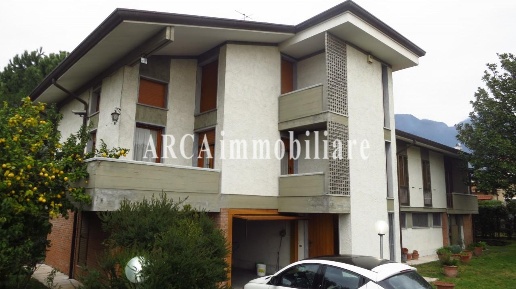 casa indipendente in vendita a Seravezza in zona Pozzi