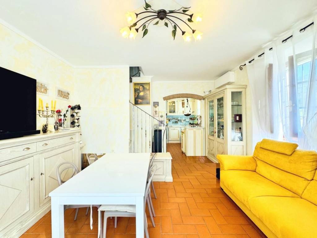 casa indipendente in vendita a Seravezza in zona Pozzi