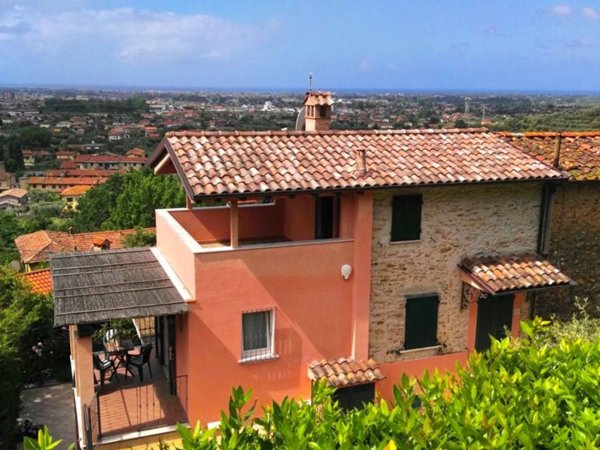 casa indipendente in vendita a Seravezza in zona Ripa