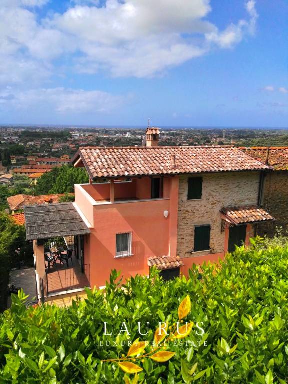 casa indipendente in vendita a Seravezza in zona Ripa