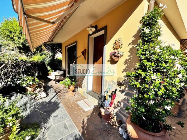 casa indipendente in vendita a Seravezza in zona Querceta