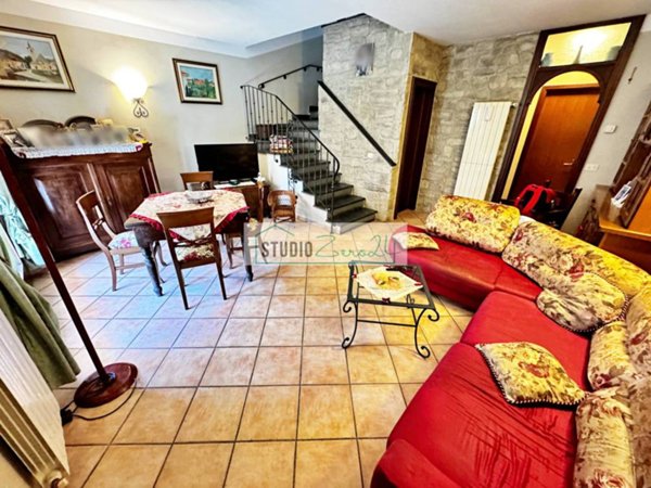 casa indipendente in vendita a Seravezza in zona Querceta