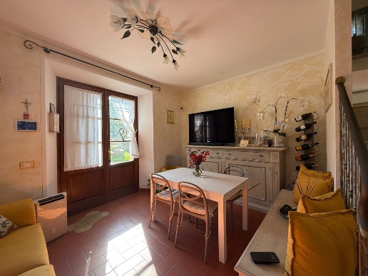 casa indipendente in vendita a Seravezza in zona Pozzi