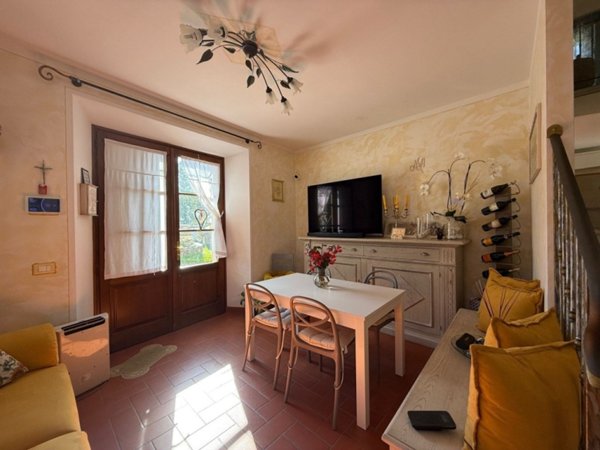 casa indipendente in vendita a Seravezza in zona Pozzi