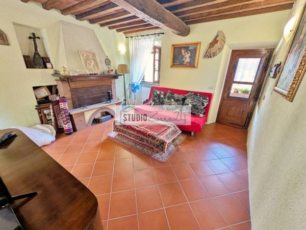 casa indipendente in vendita a Seravezza in zona Pozzi