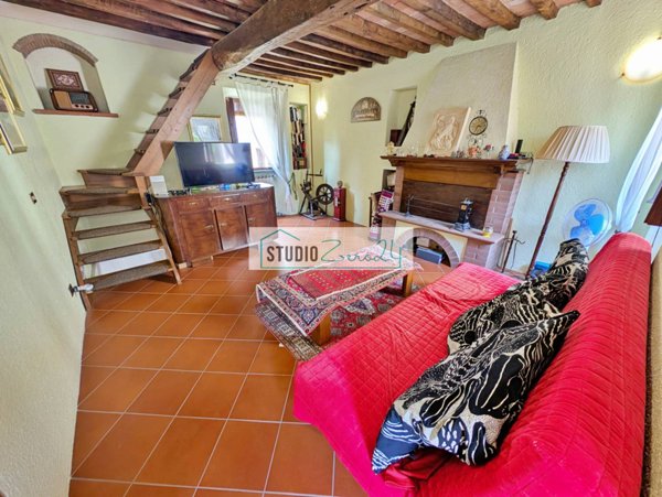 casa indipendente in vendita a Seravezza in zona Pozzi