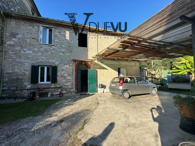 casale in vendita a Seravezza in zona Pozzi