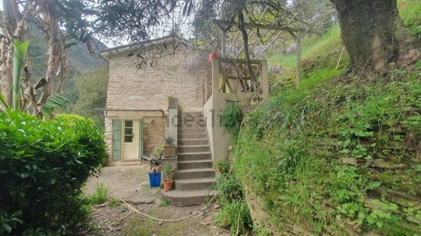 casa indipendente in vendita a Seravezza