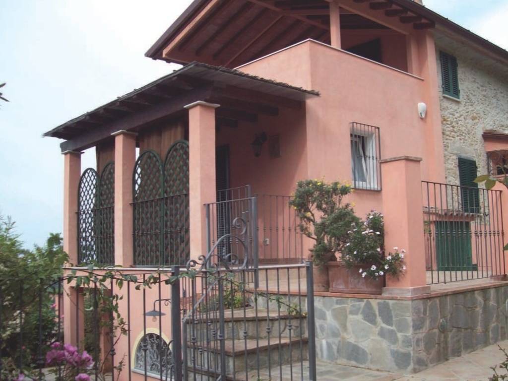 casa indipendente in vendita a Seravezza