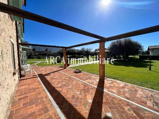 casa indipendente in vendita a Seravezza in zona Querceta