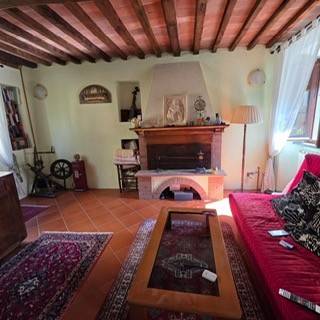 casa indipendente in vendita a Seravezza in zona Querceta