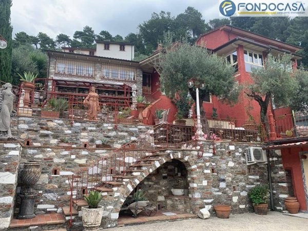 casa indipendente in vendita a Seravezza