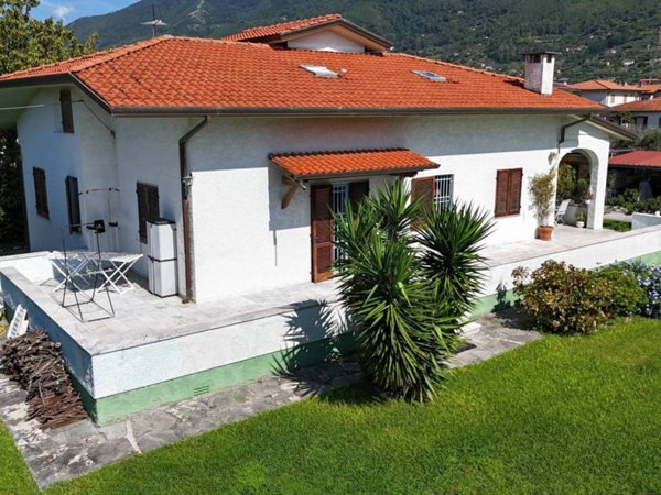 casa indipendente in vendita a Seravezza in zona Querceta