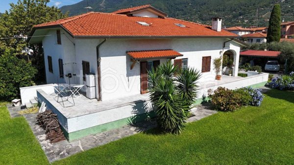 casa indipendente in vendita a Seravezza in zona Querceta