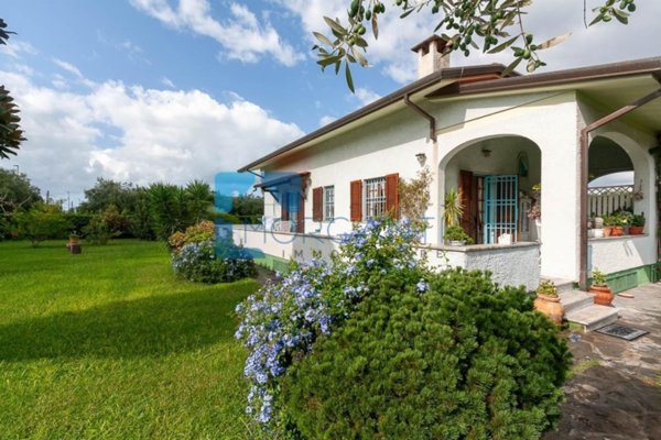 casa indipendente in vendita a Seravezza in zona Pozzi