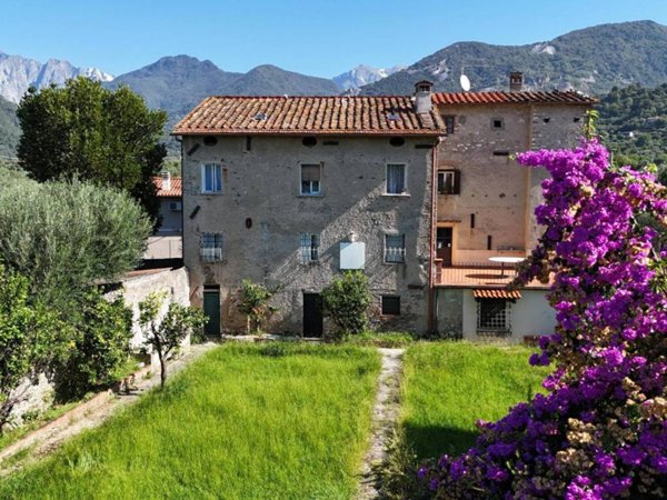 casa indipendente in vendita a Seravezza in zona Ripa
