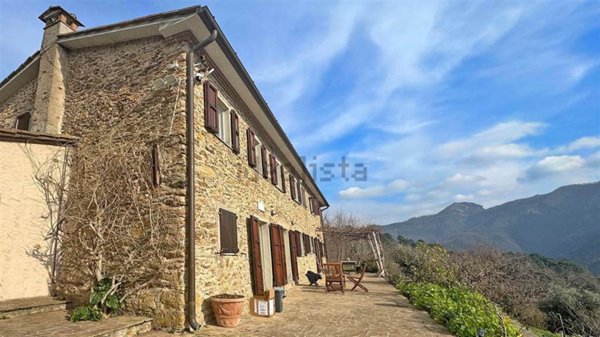 casa indipendente in vendita a Seravezza