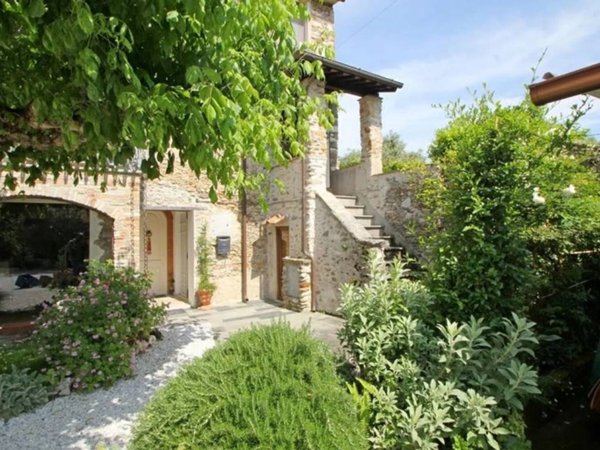 casa indipendente in vendita a Seravezza in zona Pozzi
