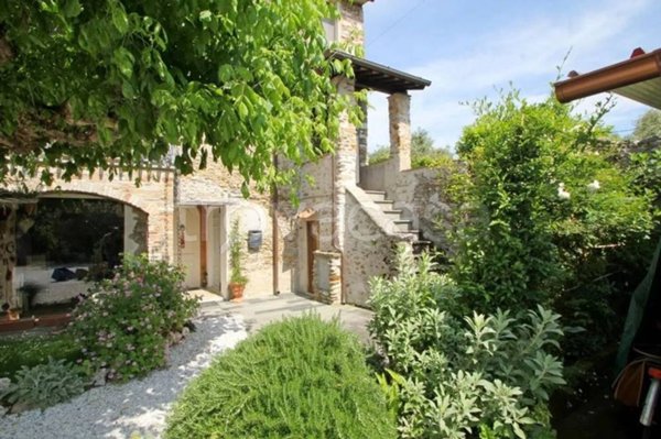 casa indipendente in vendita a Seravezza in zona Querceta