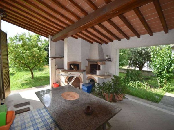 casa indipendente in vendita a Seravezza in zona Querceta