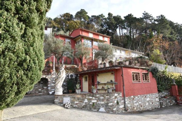casa indipendente in vendita a Seravezza