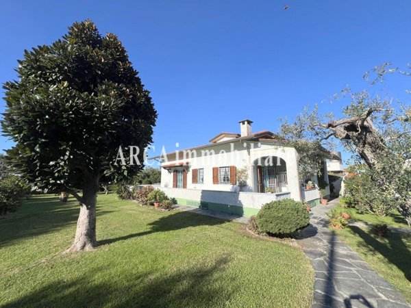 casa indipendente in vendita a Seravezza in zona Pozzi