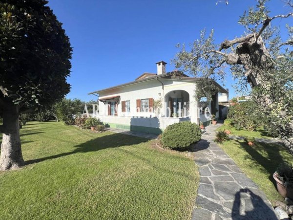 casa indipendente in vendita a Seravezza