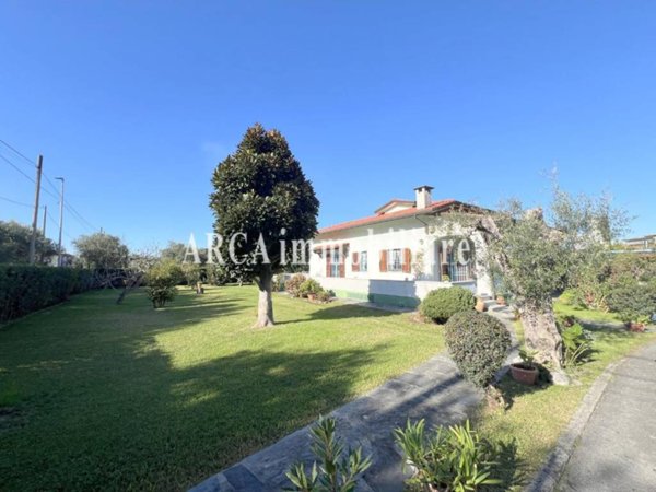 casa indipendente in vendita a Seravezza in zona Pozzi