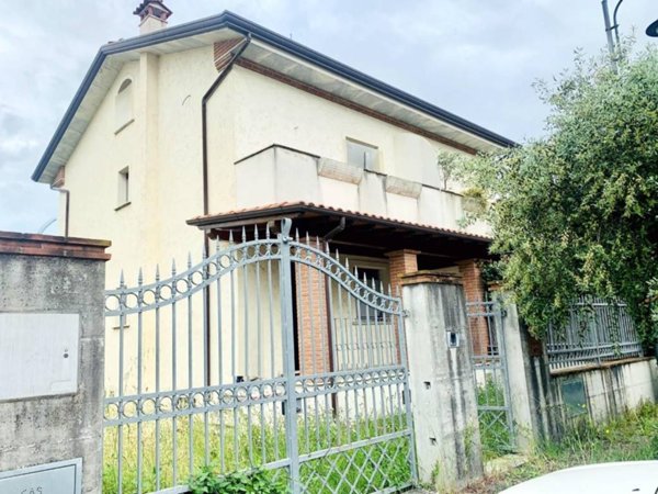 casa indipendente in vendita a Seravezza in zona Pozzi