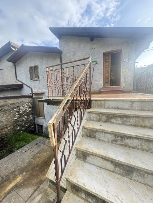 casa indipendente in vendita a Seravezza