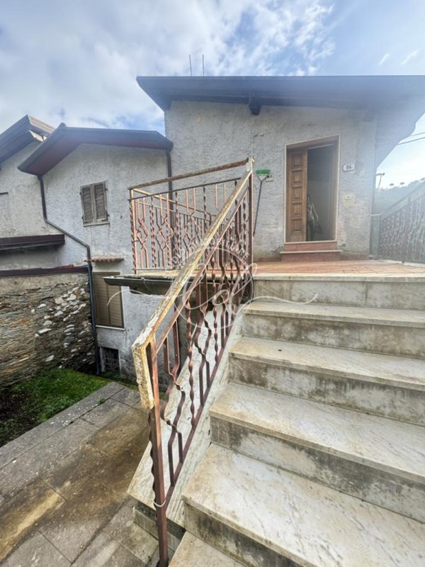 casa indipendente in vendita a Seravezza