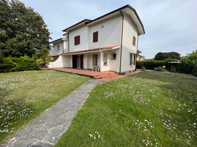 casa indipendente in vendita a Seravezza in zona Querceta