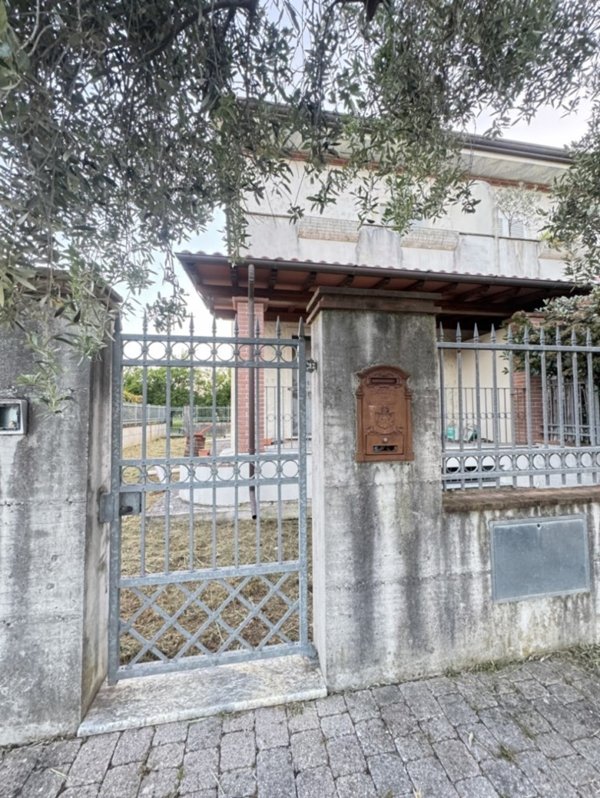 casa indipendente in vendita a Seravezza in zona Pozzi