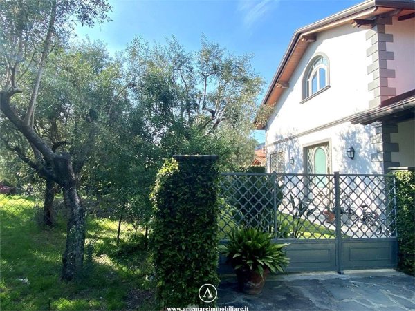 casa indipendente in vendita a Seravezza in zona Pozzi