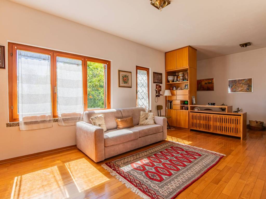 casa indipendente in vendita a Seravezza in zona Querceta