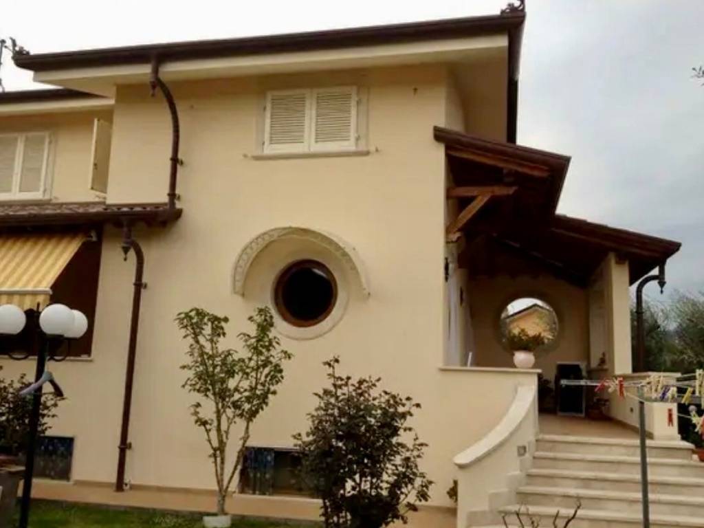 casa indipendente in vendita a Seravezza in zona Pozzi