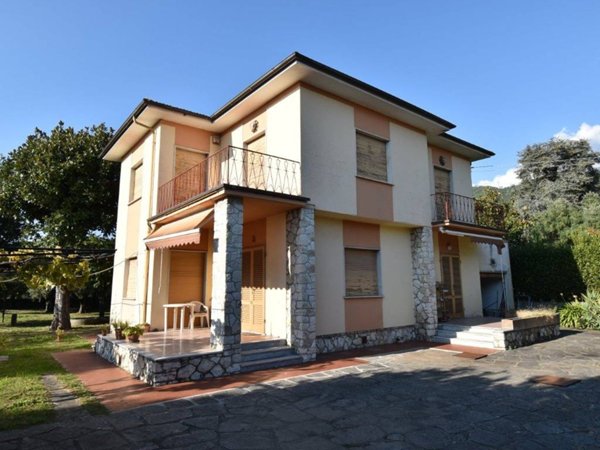 casa indipendente in vendita a Seravezza in zona Pozzi