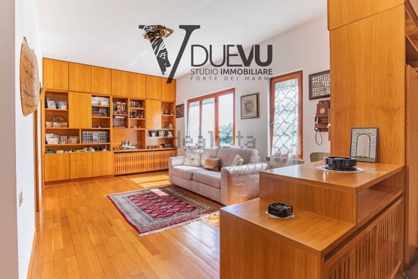 casa indipendente in vendita a Seravezza in zona Querceta