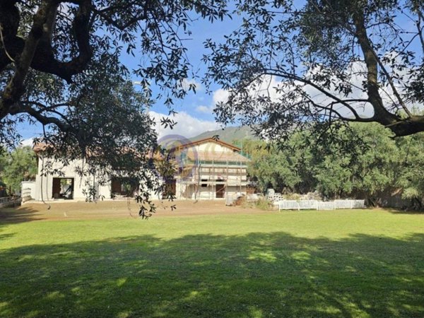 casa indipendente in vendita a Seravezza in zona Pozzi