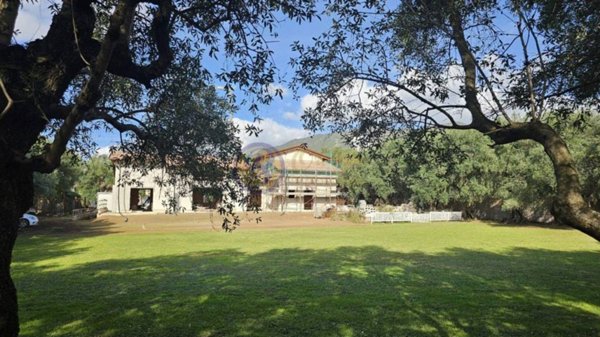 casa indipendente in vendita a Seravezza