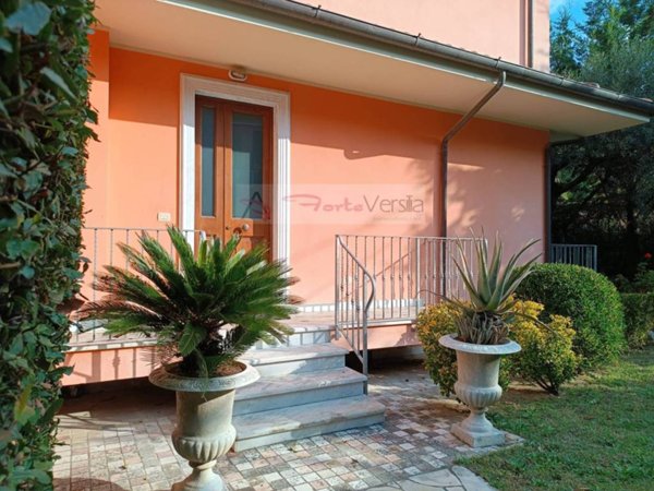 casa indipendente in vendita a Seravezza in zona Ripa