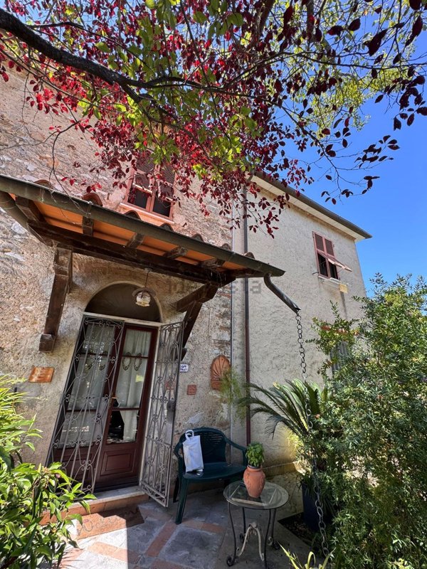 casale in vendita a Seravezza in zona Querceta