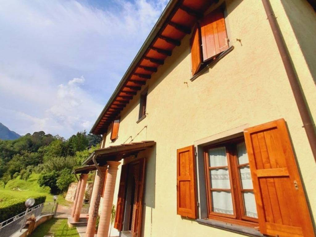 casa indipendente in vendita a Seravezza in zona Riomagno