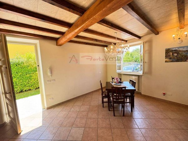 casa indipendente in vendita a Seravezza in zona Pozzi