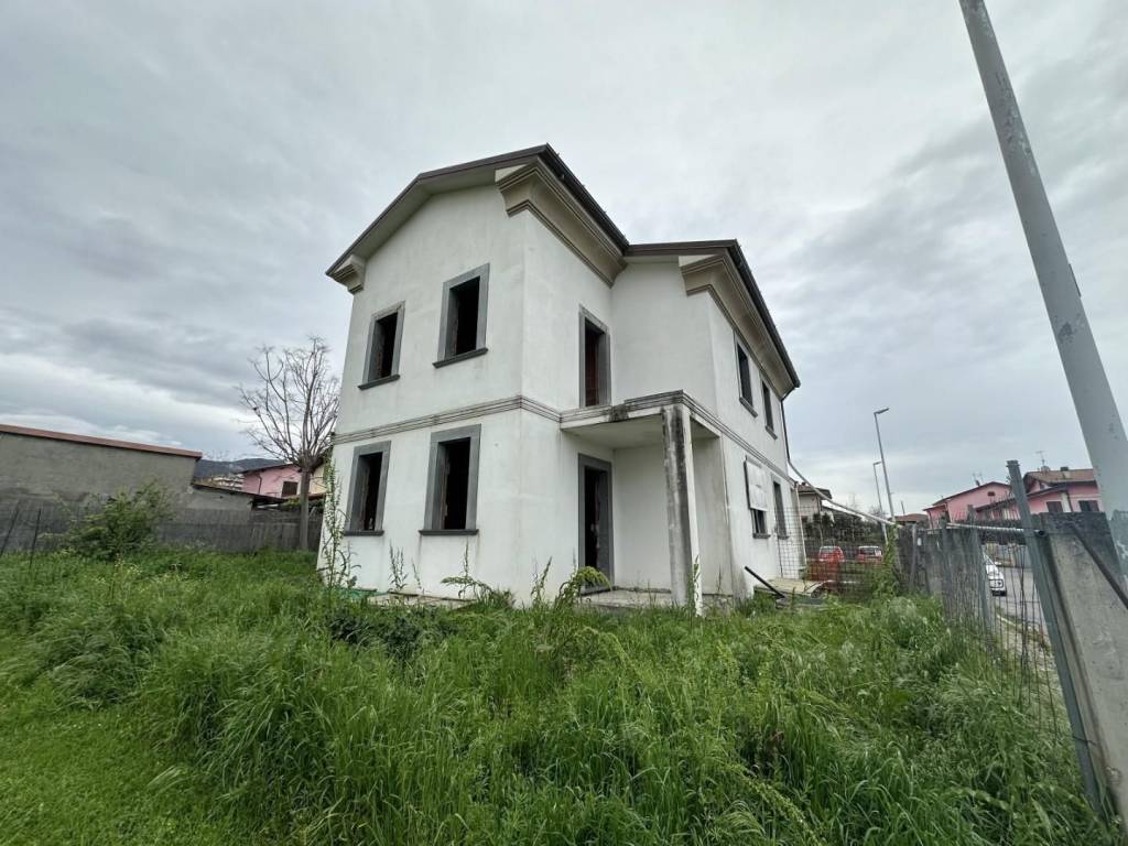 casa indipendente in vendita a Seravezza in zona Querceta