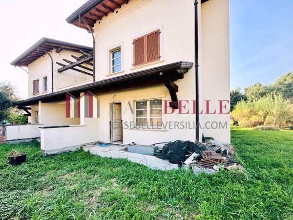casa indipendente in vendita a Seravezza in zona Querceta