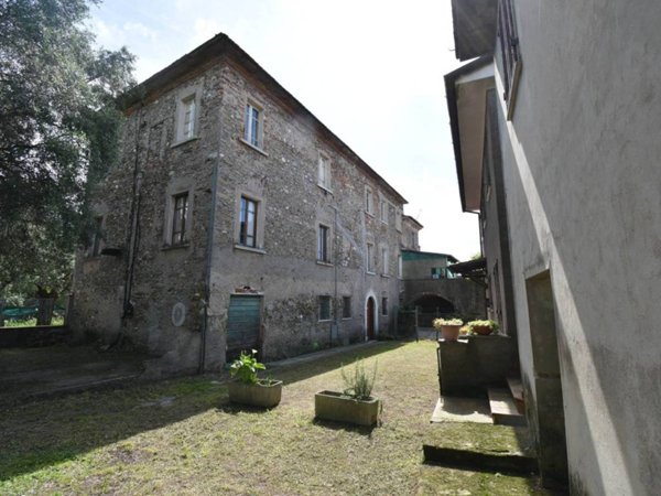 casa indipendente in vendita a Seravezza in zona Pozzi