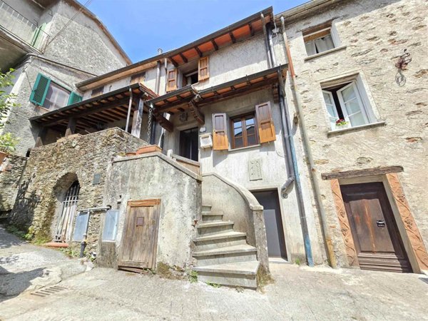 casa indipendente in vendita a Seravezza in zona Basati