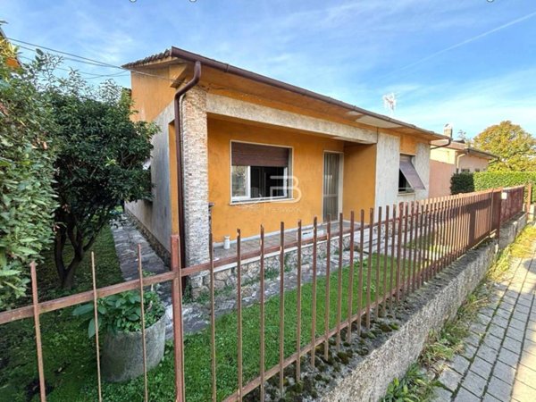 casa indipendente in vendita a Seravezza in zona Pozzi